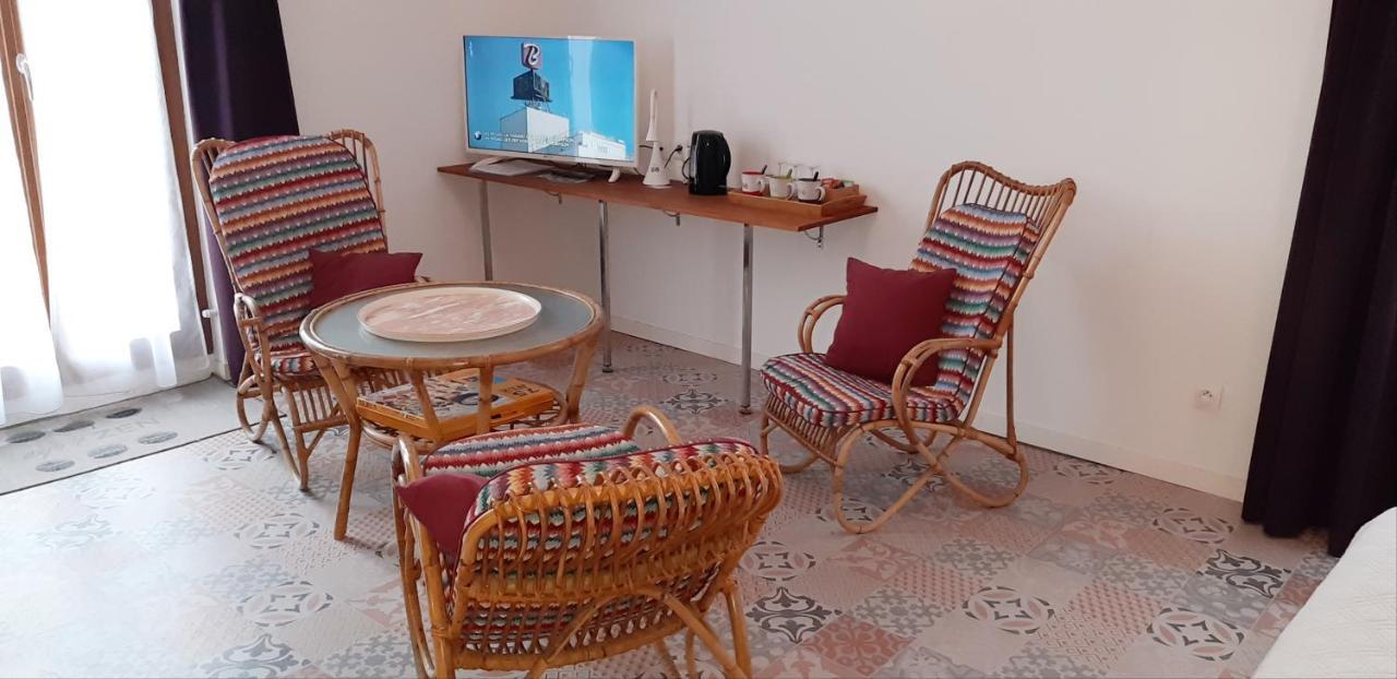 סן-לורן-דה-לה-סלאנק Chambre D'Hotes Du Mas Julianas מראה חיצוני תמונה